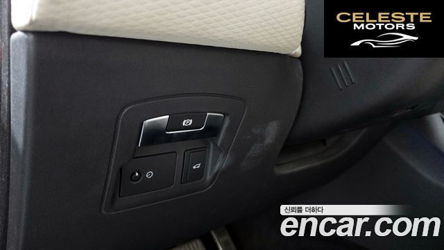LAND ROVER Range Rover Velar 3.0 D300 R-Dynamic SE 2018 — photo 28 sur 35