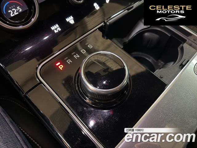 LAND ROVER Range Rover Velar 2.0 D240 R-Dynamic SE 2018 — photo 14 sur 26
