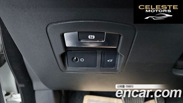LAND ROVER Range Rover Velar 2.0 D240 R-Dynamic SE 2018 — photo 13 sur 20