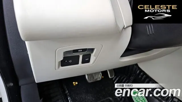 LAND ROVER Range Rover Velar 3.0 D300 R-Dynamic HSE 2018 — photo 29 sur 41