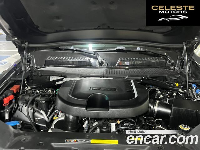 LAND ROVER Defender (L663) 130 D300 X-Dynamic HSE 2023 — photo 18 sur 25