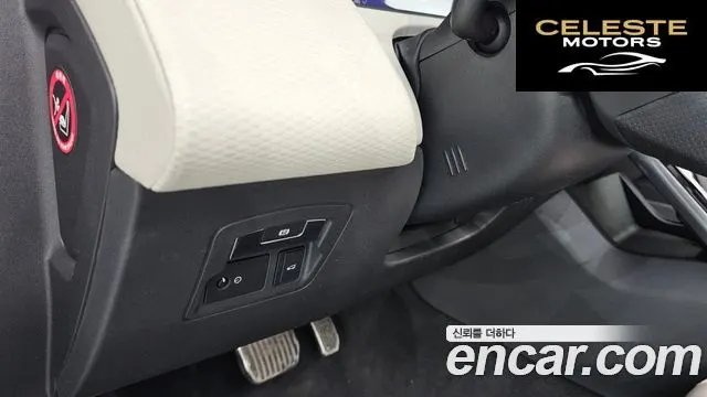 LAND ROVER Range Rover Velar 3.0 D300 R-Dynamic SE 2018 — photo 28 sur 32