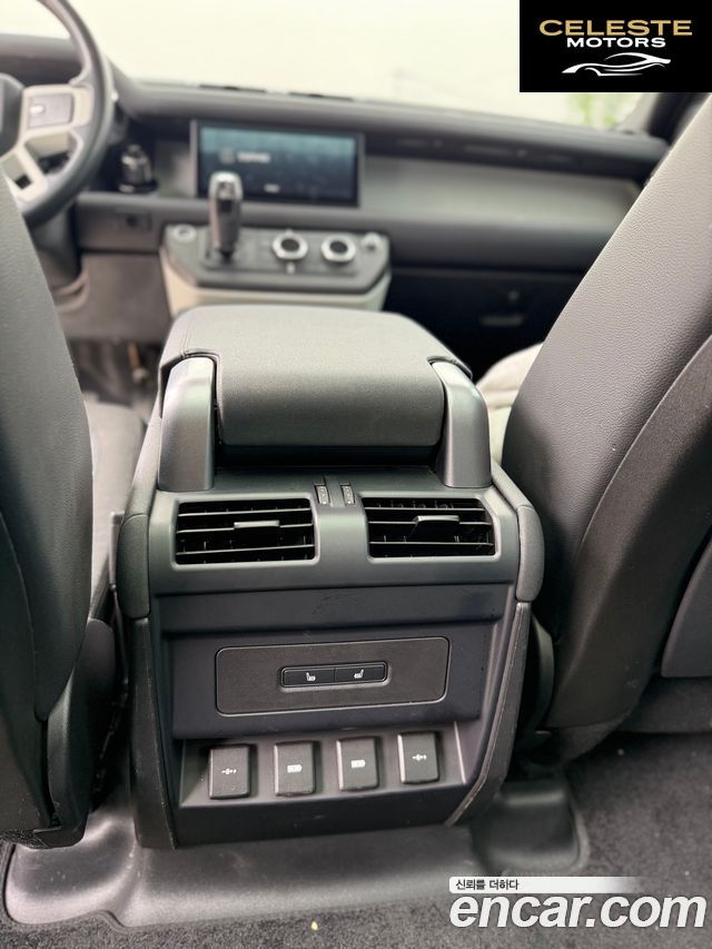 LAND ROVER Defender (L663) 110 D240 SE 2020 — photo 9 sur 10