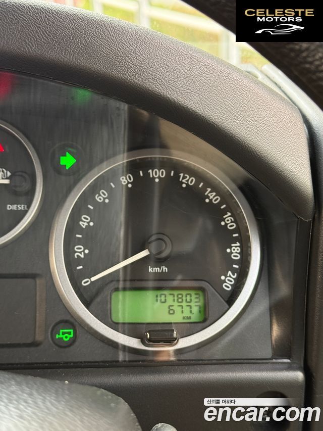 LAND ROVER Defender 110 2012 — photo 8 sur 14