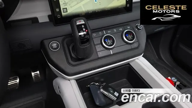 LAND ROVER Defender (L663) 90 D250 X-Dynamic SE 2025 — photo 11 sur 40