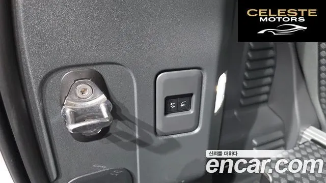 LAND ROVER Defender (L663) 90 D250 X-Dynamic SE 2025 — photo 29 sur 40