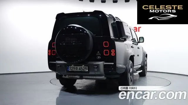 LAND ROVER Defender (L663) 130 D300 X-Dynamic HSE 2023 — photo 4 sur 36