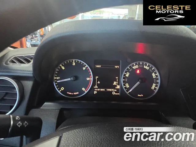 LAND ROVER Discovery 4 3.0 SDV6 SE 2014 — photo 8 sur 26