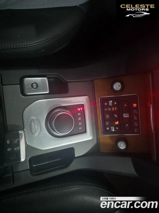 LAND ROVER Discovery 4 3.0 SDV6 SE 2014 — photo 9 sur 26