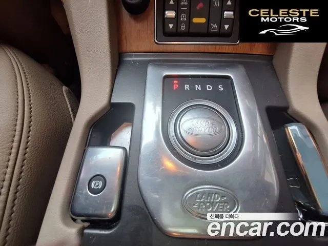 LAND ROVER Discovery 4 3.0 SDV6 SE 2012 — photo 9 sur 12