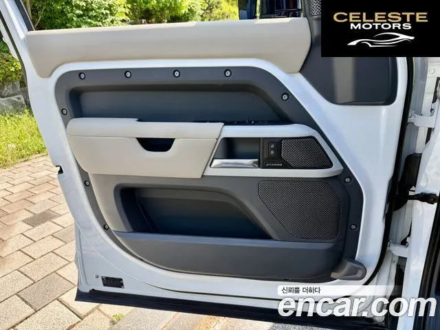 LAND ROVER Defender (L663) 110 P300 X-Dynamic SE 2023 — photo 13 sur 22