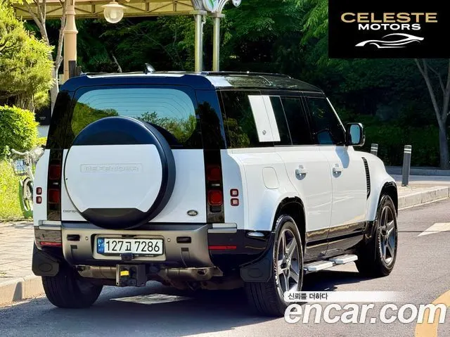 LAND ROVER Defender (L663) 110 P300 X-Dynamic SE 2023 — photo 4 sur 22