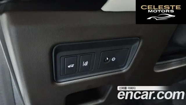 LAND ROVER Discovery 5 3.0 TD6 HSE Luxury 2018 — photo 30 sur 36