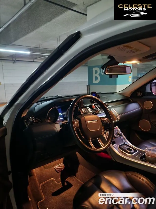 LAND ROVER Range Rover Evoque 2.2 SD4 2012 — photo 11 sur 12