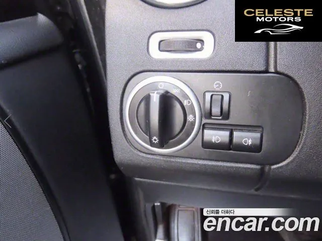 LAND ROVER Discovery 4 3.0 SDV6 SE 2015 — photo 8 sur 26