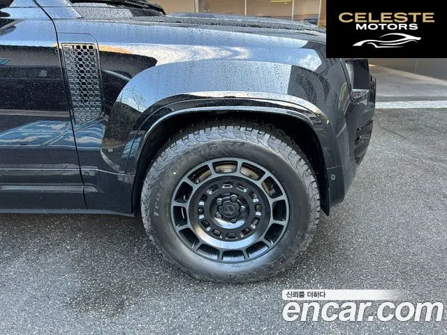 LAND ROVER Defender (L663) 110 P635 Noir 2026 — photo 6 sur 16