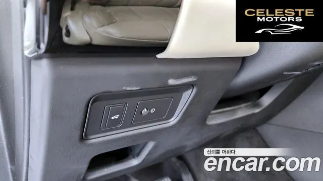 LAND ROVER Discovery 5 2.0 SD4 SE 2020 — photo 29 sur 34
