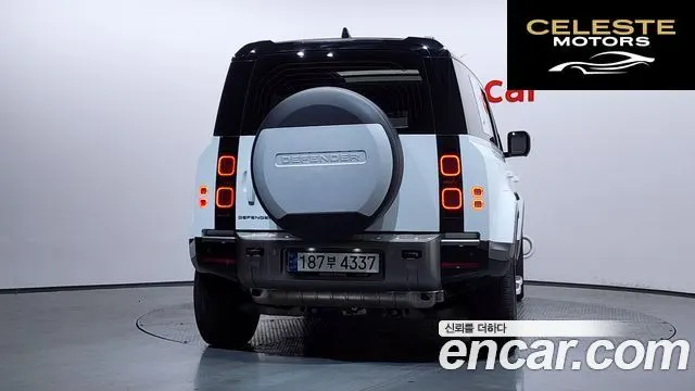 LAND ROVER Defender (L663) 110 P300 X-Dynamic SE 2024 — photo 4 sur 32