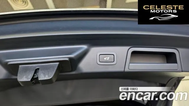 LAND ROVER Range Rover Velar 3.0 D300 R-Dynamic HSE 2018 — photo 31 sur 32
