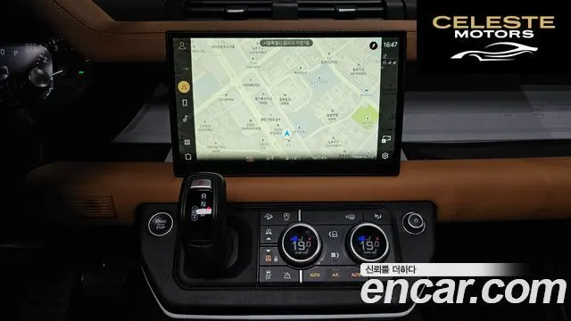 LAND ROVER Defender (L663) 130 P400 X-Dynamic HSE 2023 — photo 17 sur 34