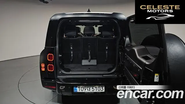 LAND ROVER Defender (L663) 130 P400 X-Dynamic HSE 2023 — photo 22 sur 34