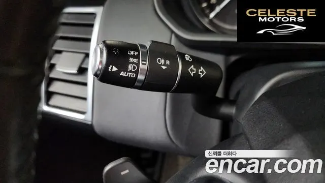 LAND ROVER Discovery 5 2.0 SD4 SE 2018 — photo 28 sur 30