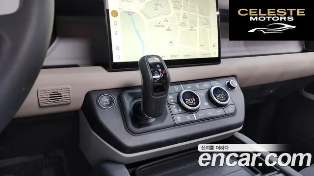 LAND ROVER Defender (L663) 110 P300 X-Dynamic SE 2023 — photo 12 sur 34