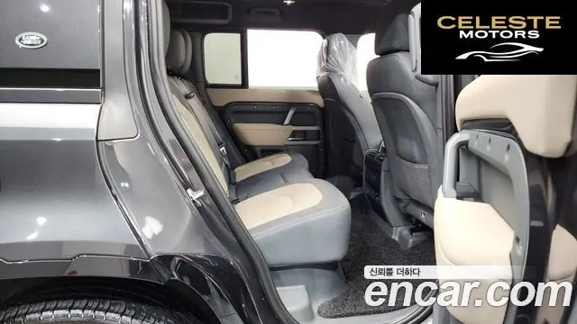 LAND ROVER Defender (L663) 110 P300 X-Dynamic SE 2023 — photo 17 sur 34