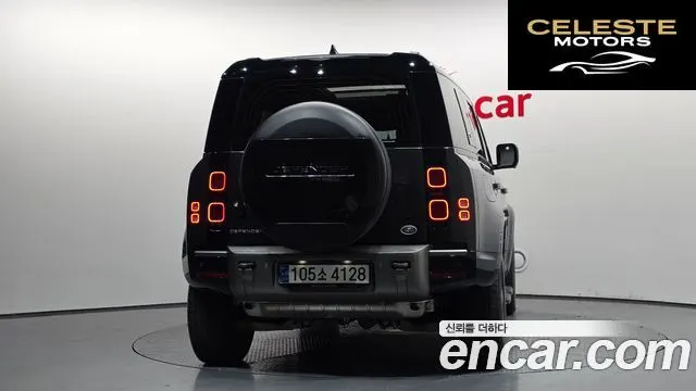 LAND ROVER Defender (L663) 110 P300 X-Dynamic SE 2023 — photo 4 sur 34