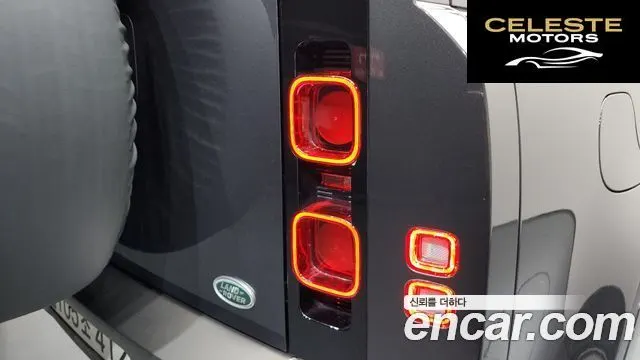 LAND ROVER Defender (L663) 110 P300 X-Dynamic SE 2023 — photo 9 sur 34