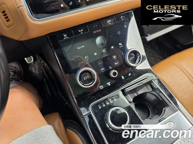 LAND ROVER Range Rover Velar 3.0 D300 R-Dynamic HSE 2018 — photo 10 sur 19
