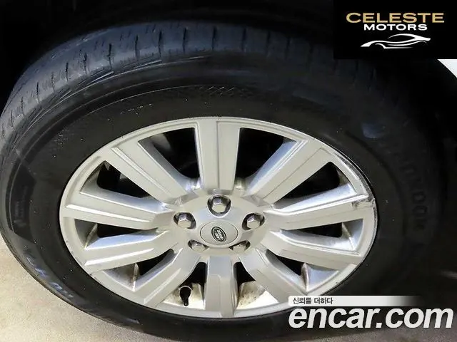 LAND ROVER Discovery 4 3.0 SDV6 SE 2013 — photo 18 sur 24