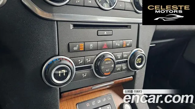 LAND ROVER Discovery 4 3.0 SDV6 SE 2016 — photo 19 sur 20
