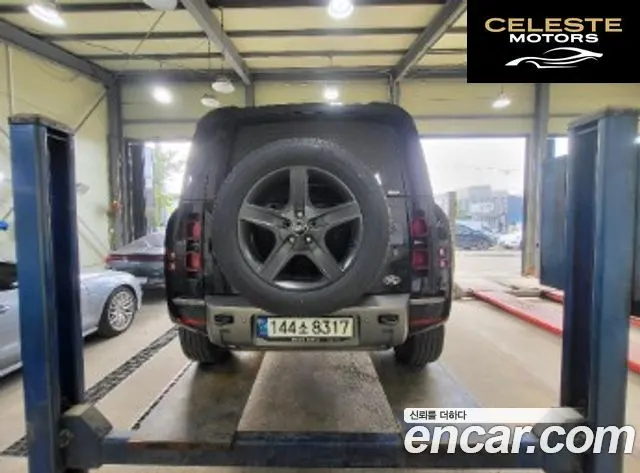 LAND ROVER Defender (L663) 110 P300 X-Dynamic SE 2022 — photo 2 sur 7