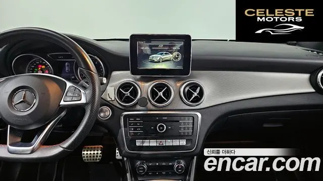 MERCEDES AMG CLA-Classe C117 CLA220 AMG Line 2018 — photo 14 sur 20