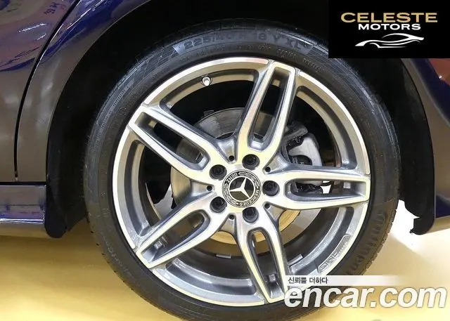 MERCEDES AMG CLA-Classe C117 CLA220 AMG Line 2018 — photo 9 sur 26