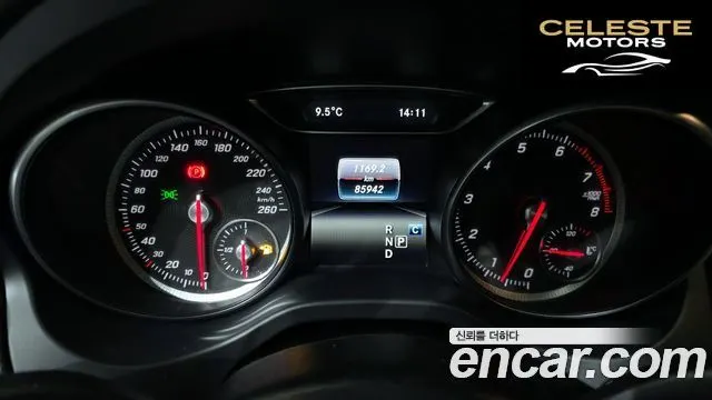 MERCEDES AMG CLA-Classe C117 CLA220 AMG Line 2018 — photo 8 sur 20