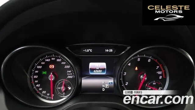 MERCEDES AMG CLA-Classe C117 CLA220 AMG Line 2018 — photo 8 sur 20
