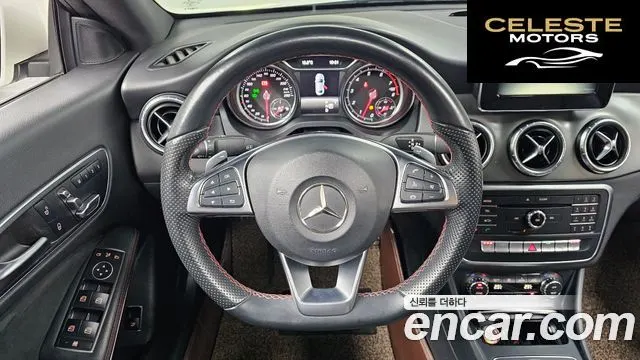 MERCEDES AMG CLA-Classe C117 CLA220 AMG Line 2018 — photo 13 sur 20