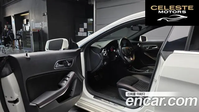MERCEDES AMG CLA-Classe C117 CLA220 AMG Line 2018 — photo 11 sur 20
