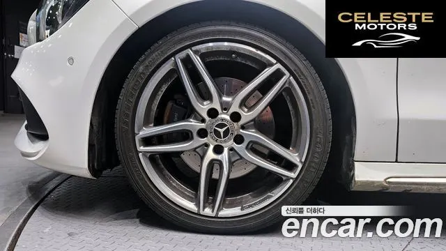 MERCEDES AMG CLA-Classe C117 CLA220 AMG Line 2018 — photo 5 sur 20
