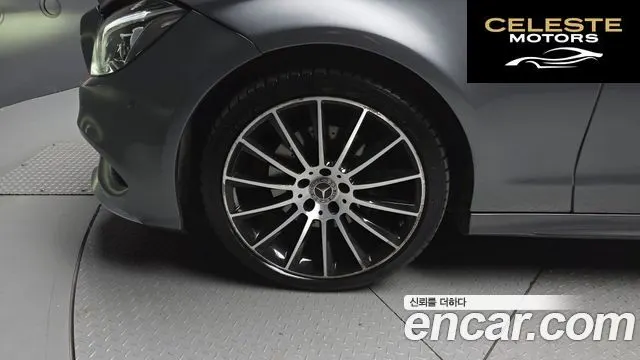 MERCEDES AMG CLS-Classe W218 CLS250 d 4MATIC AMG Line 2017 — photo 5 sur 20