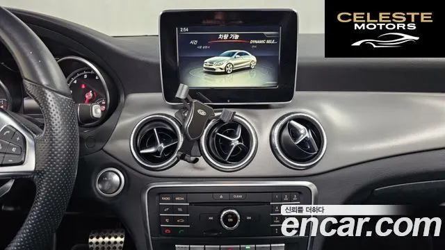MERCEDES AMG CLA-Classe C117 CLA220 AMG Line 2018 — photo 14 sur 20