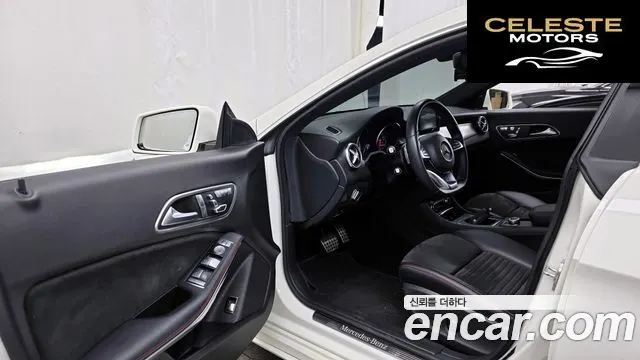 MERCEDES AMG CLA-Classe C117 CLA220 AMG Line 2018 — photo 10 sur 20