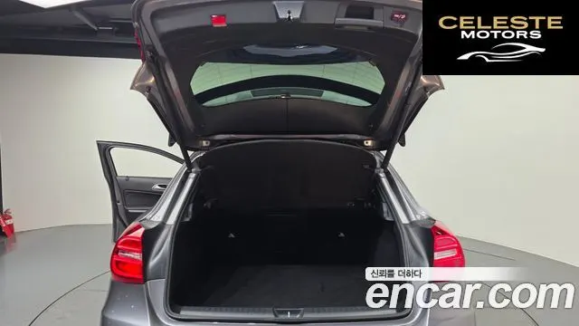MERCEDES AMG GLA-Classe X156 GLA45 AMG 4MATIC 2015 — photo 20 sur 26
