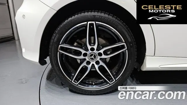 MERCEDES AMG A-Classe W176 A200 AMG Line 2018 — photo 5 sur 26