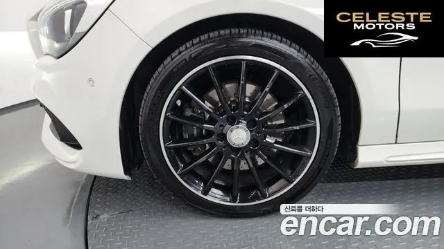 MERCEDES AMG CLA-Classe C117 CLA250 4MATIC AMG Line 2017 — photo 5 sur 35