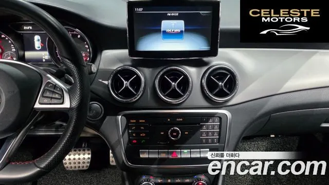 MERCEDES AMG CLA-Classe C117 CLA220 AMG Line 2018 — photo 20 sur 42