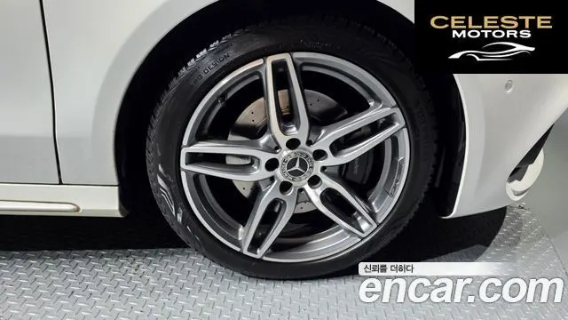 MERCEDES AMG CLA-Classe C117 CLA220 AMG Line 2018 — photo 7 sur 42