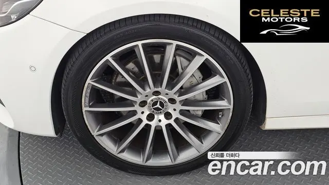 MERCEDES AMG E-Classe W213 E300 4MATIC AMG Line 2018 — photo 5 sur 32